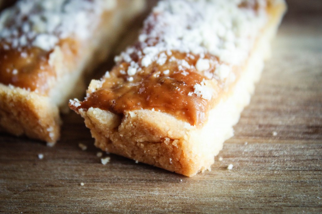 caramel crumb bars